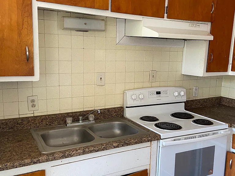 3720 Suhre St #B — Photo 10