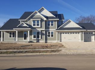 W81N435 Prairie View Rd, Cedarburg, WI 53012