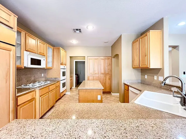 674 Fynn Valley Dr — Photo 9