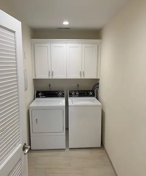 mudroom with washer and drier and wifi connections
