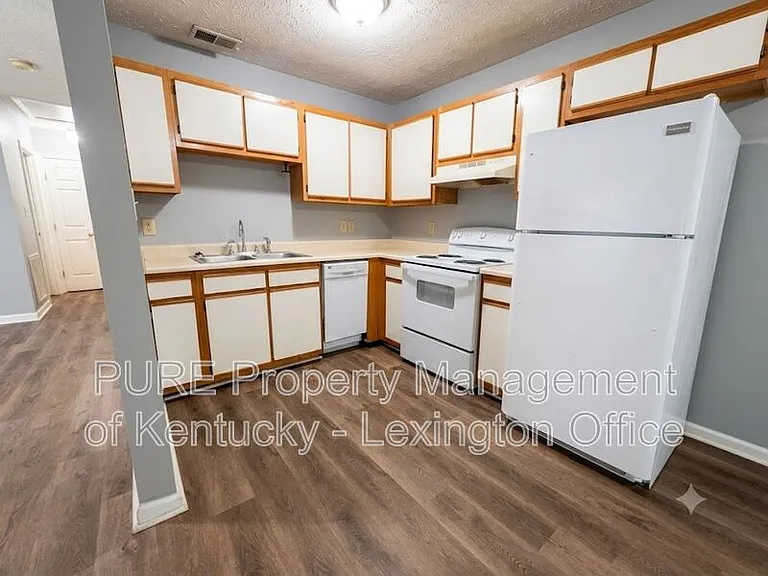 1034 Marshall Park Dr — Photo 9