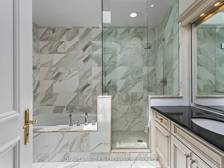 8 Huntley St — Photo 35