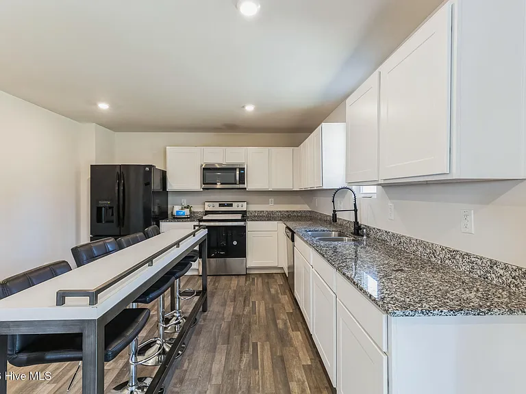 1253 Manor Dr — Photo 12