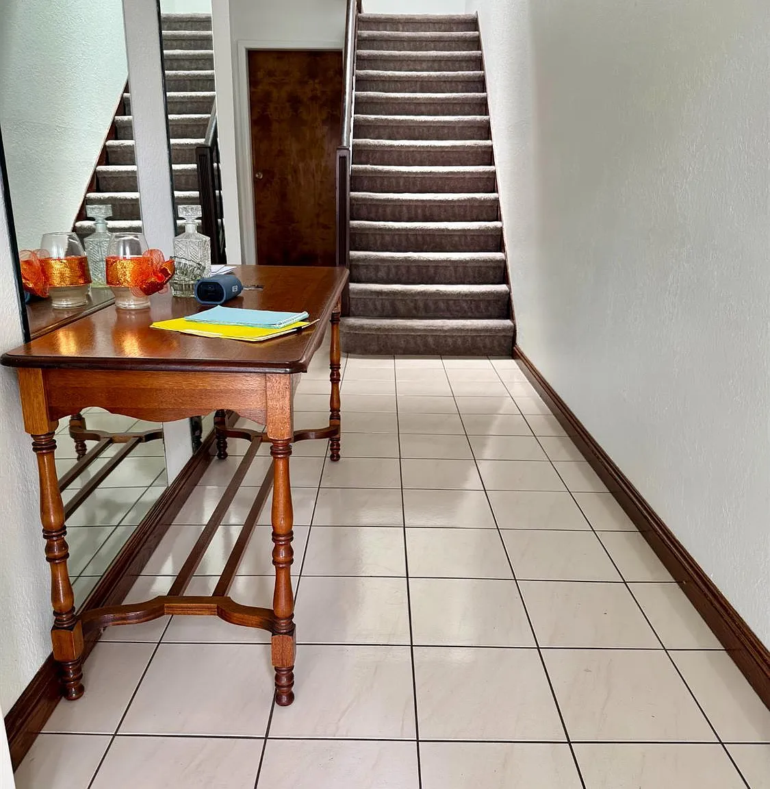 3 bed, 2.0 bath, 1940 sqft, $6,800 — Photo 2