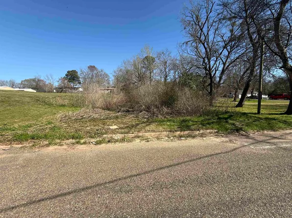 207 S Bradford St, Gilmer, TX 75644