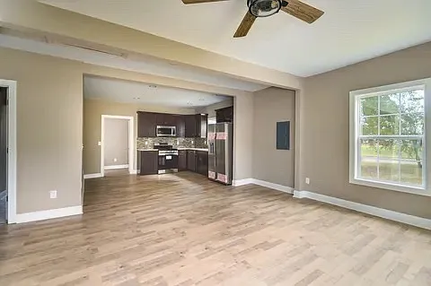 702 SW Atlantic St — Photo 2