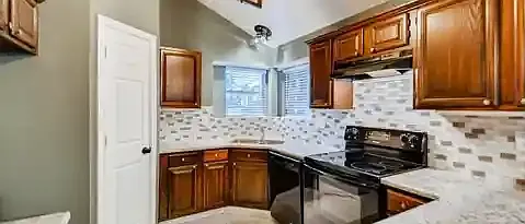 1424 Savannah St — Photo 4