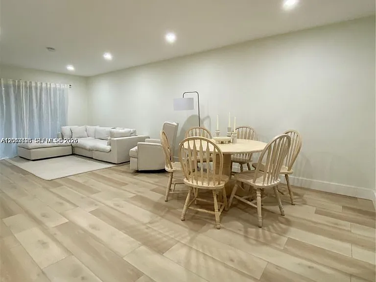 1200 Tallwood Ave #302 — Photo 2