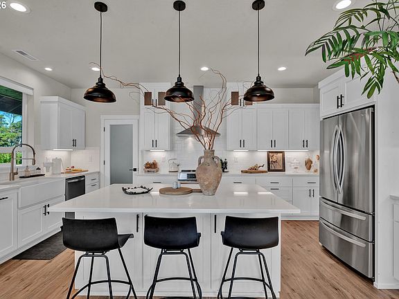 2nd image of 34 Bonnett Way