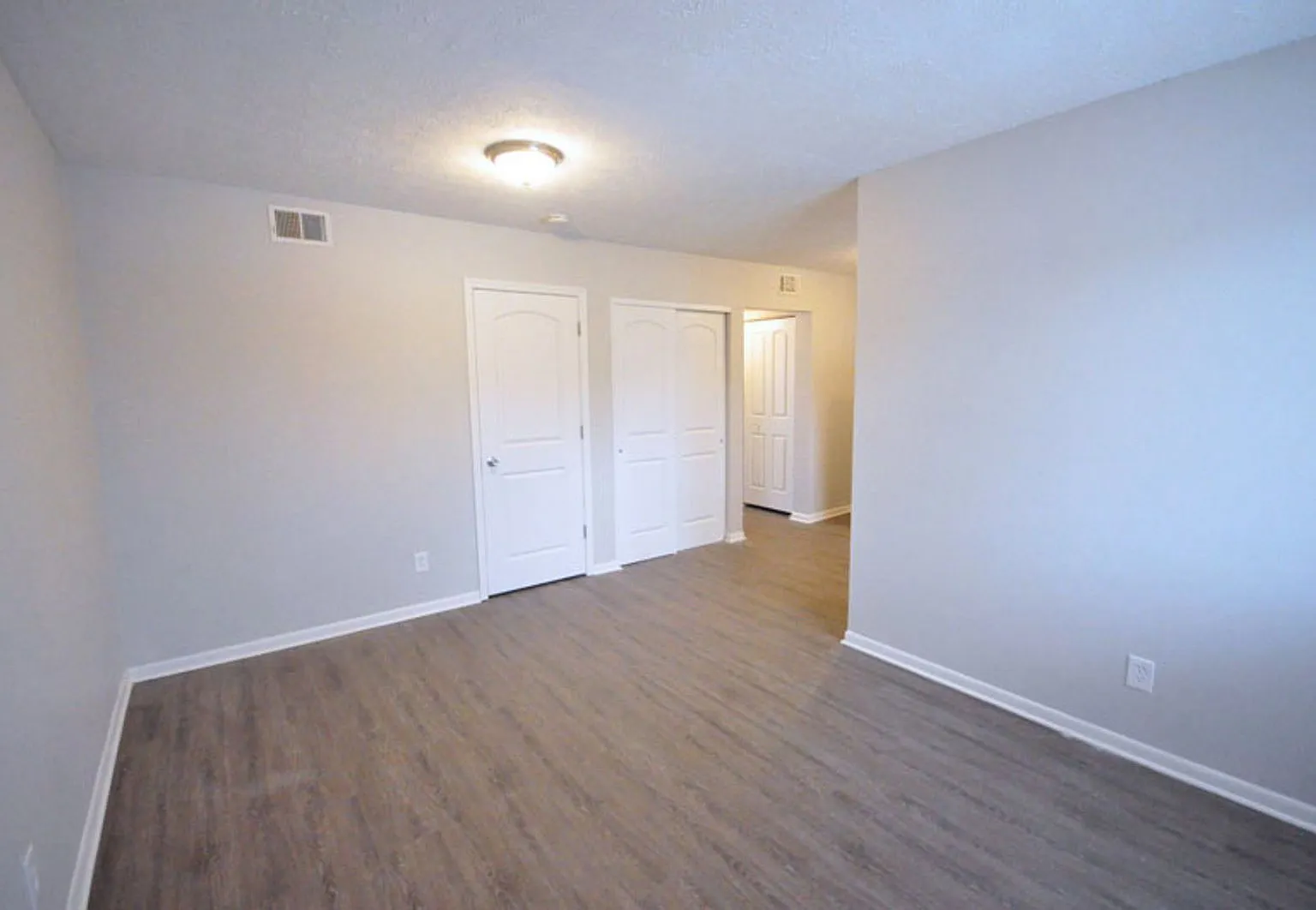 1 bed, 1.0 bath, $1,095 — Photo 2