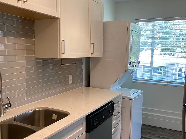 221 N Quince St — Photo 25