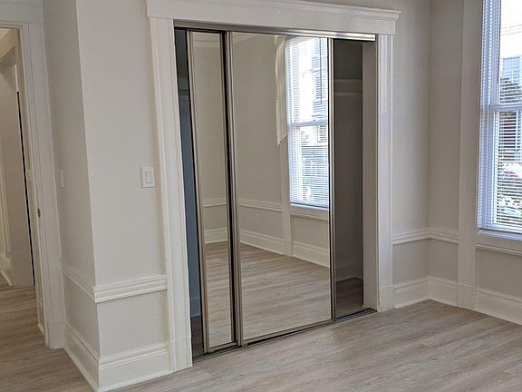 2nd image of 900 Oak St #16