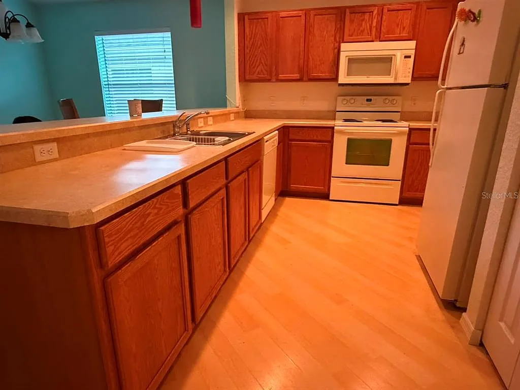 3 bed, 2.0 bath, 1425 sqft, $1,750 — Photo 2