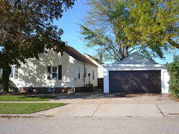 2nd image of 1810 W Grand Avenue
