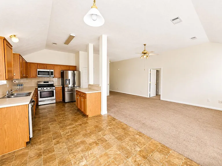 6858 Stillwater Dr — Photo 15