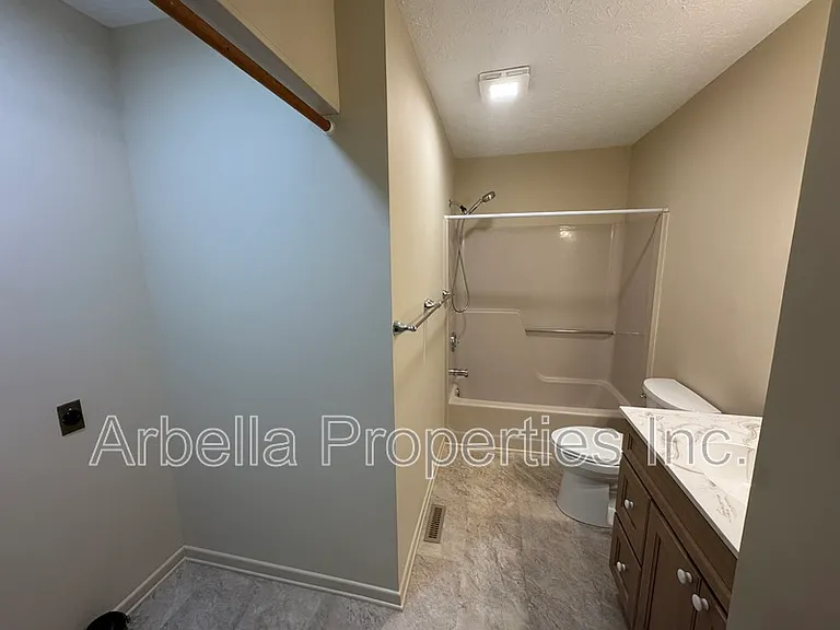 1029 Surmont Ct — Photo 15