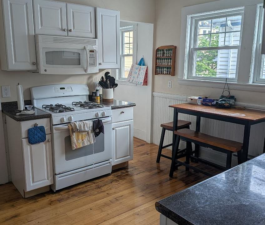 2nd image of 283 Alewife Brook Pkwy #1