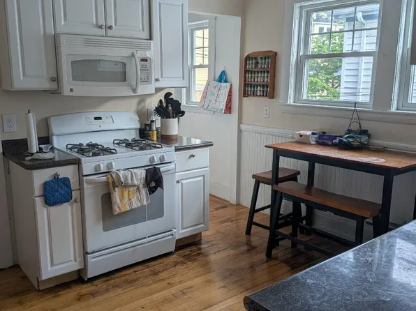283 Alewife Brook Pkwy #2, Somerville, MA 02144