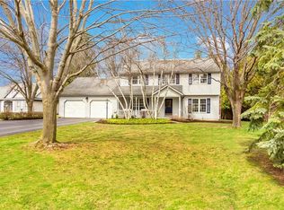 9 Stonefield Pl, Honeoye Falls, NY
