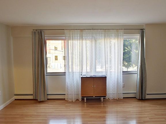 3rd image of 1025 Hancock St Unit 2C