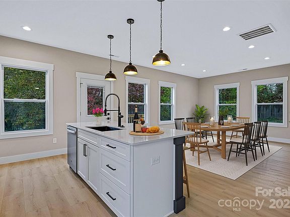 5th image of 37 Timbercreek Hts