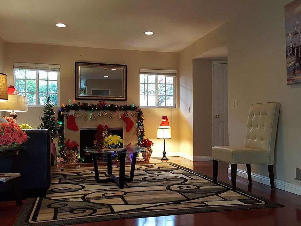 1st image of 9762 Orangewood Ave