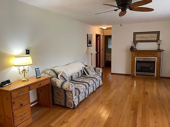 3rd image of 3820 Pinehurst Dr