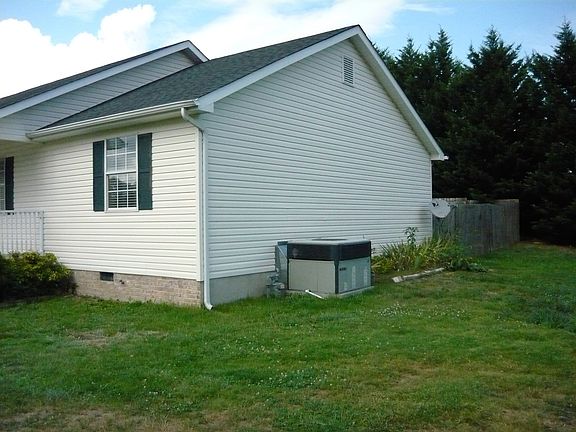 3rd image of 18 Melissa Dr
