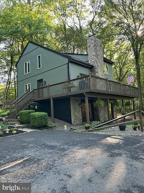 2nd image of 10 White Oak Dr