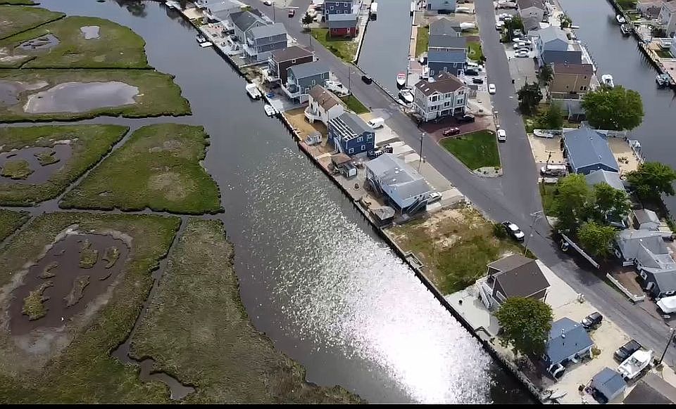 1st image of 240 N Bay Dr