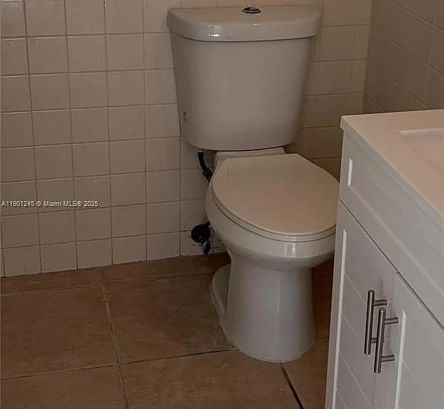220 SW 7th St #8 — Photo 13