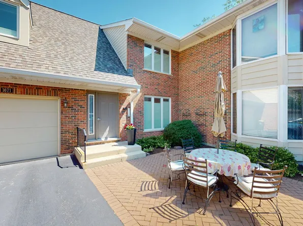 1671 N Belmont Ct, Arlington Heights, IL 60004