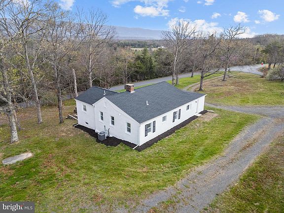 3rd image of 3221 Laurel Grove Rd