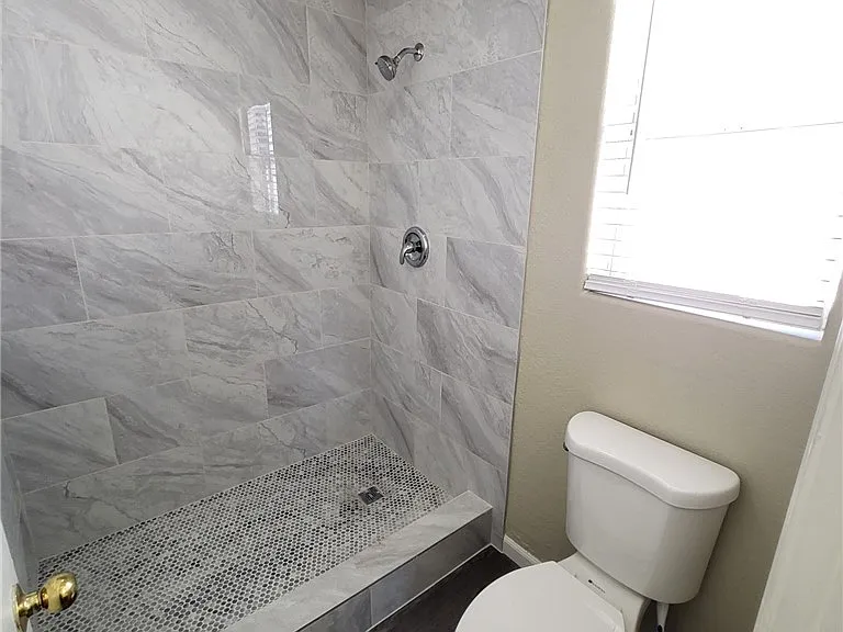 8236 W Rochelle Ave — Photo 15