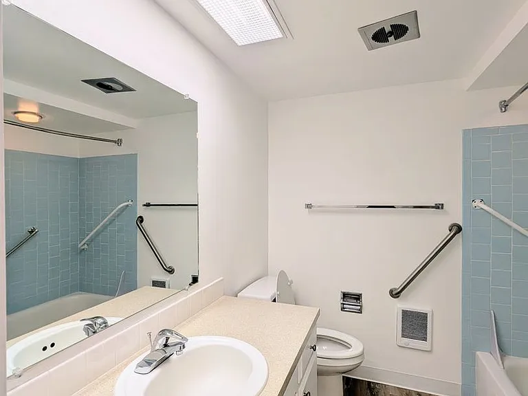 Kingcity Apartments — Photo 98