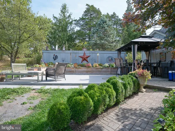 111 Center Hill Rd, Ferndale, PA 18921
