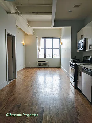 Rented by Manhattan Management LLC | media 42
