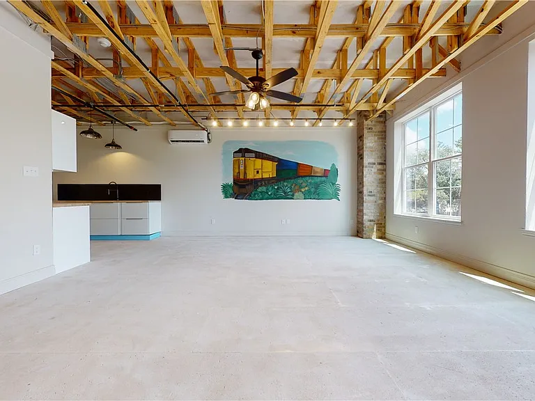 305 W 27th St #227 — Photo 9