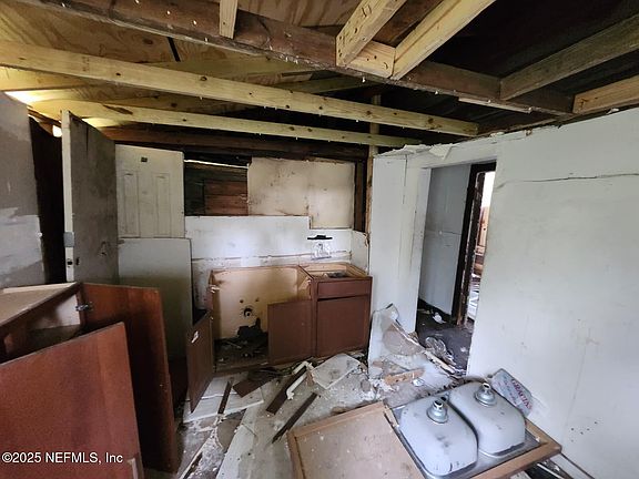 4th image of 1322 W 5TH Street