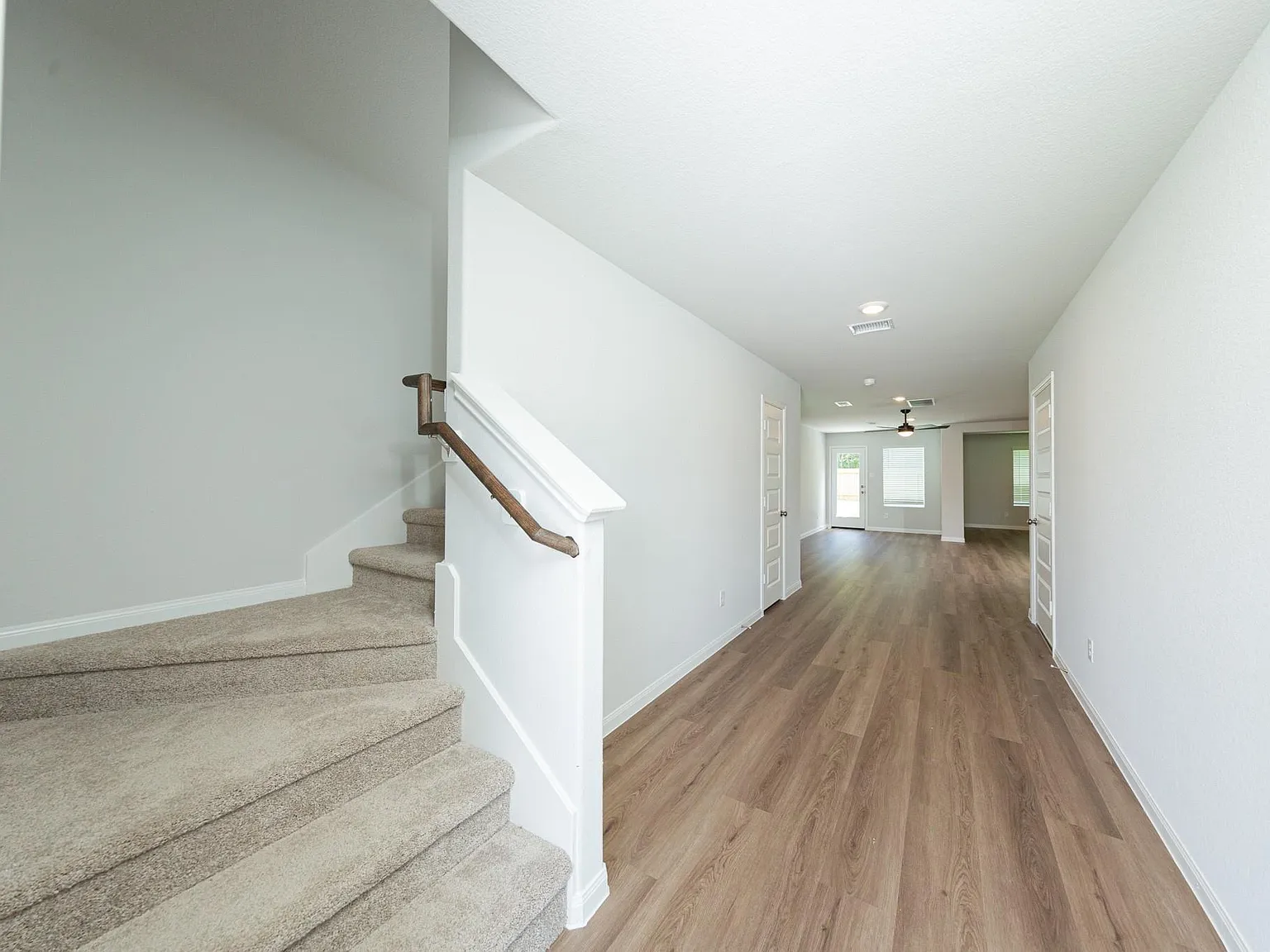 3 bed, 2.5 bath, 1841 sqft, $1,995 — Photo 3