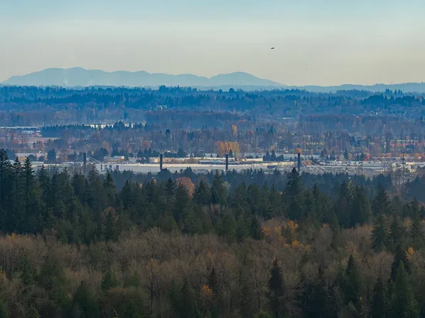 3126 Silverthrone Dr, Coquitlam, BC V3E 3B1