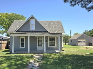 320 N 4th St, Wakeeney, KS 67672
