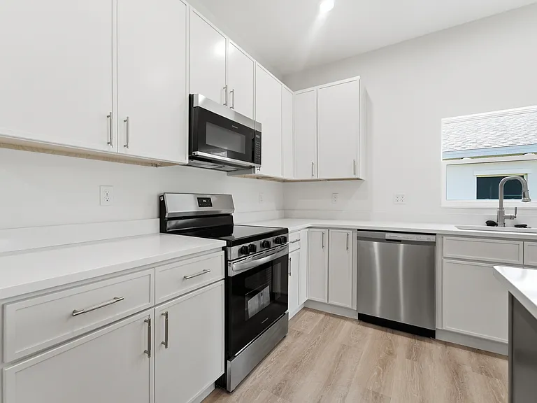 1324 Marshall Dr — Photo 6