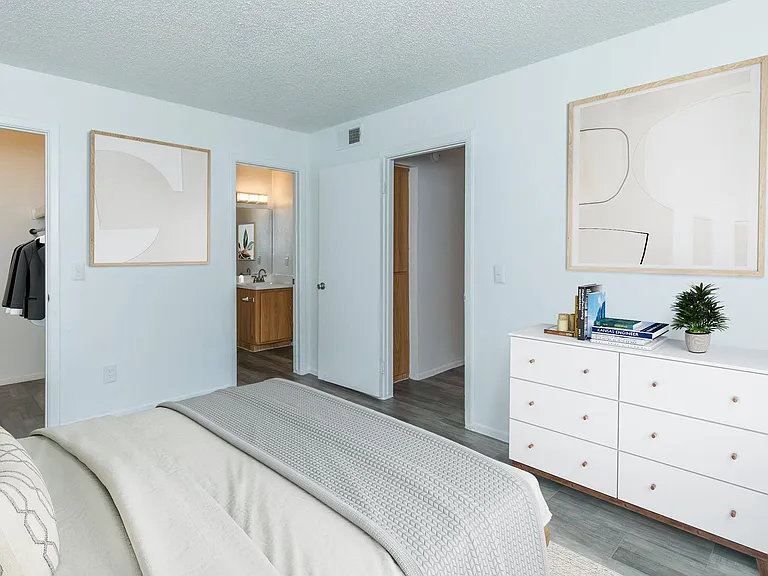 The Canyons on Colter Apartments — Photo 43
