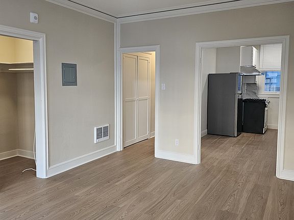 3rd image of 1631 Chestnut St APT 4