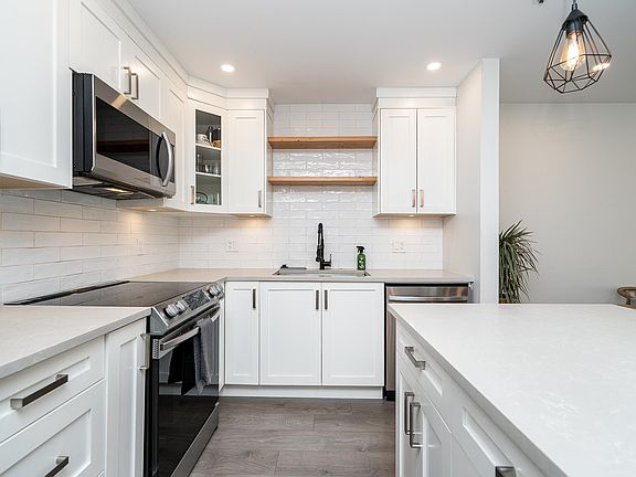 5th image of 2968 Burlington Dr #105