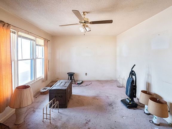4th image of 310 McDonald Dr