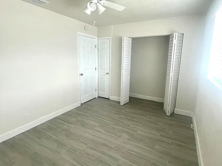 2300 Avenue S #8 — Photo 13
