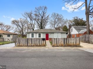 909 Glacier Ave, Capitol Heights, MD 20743