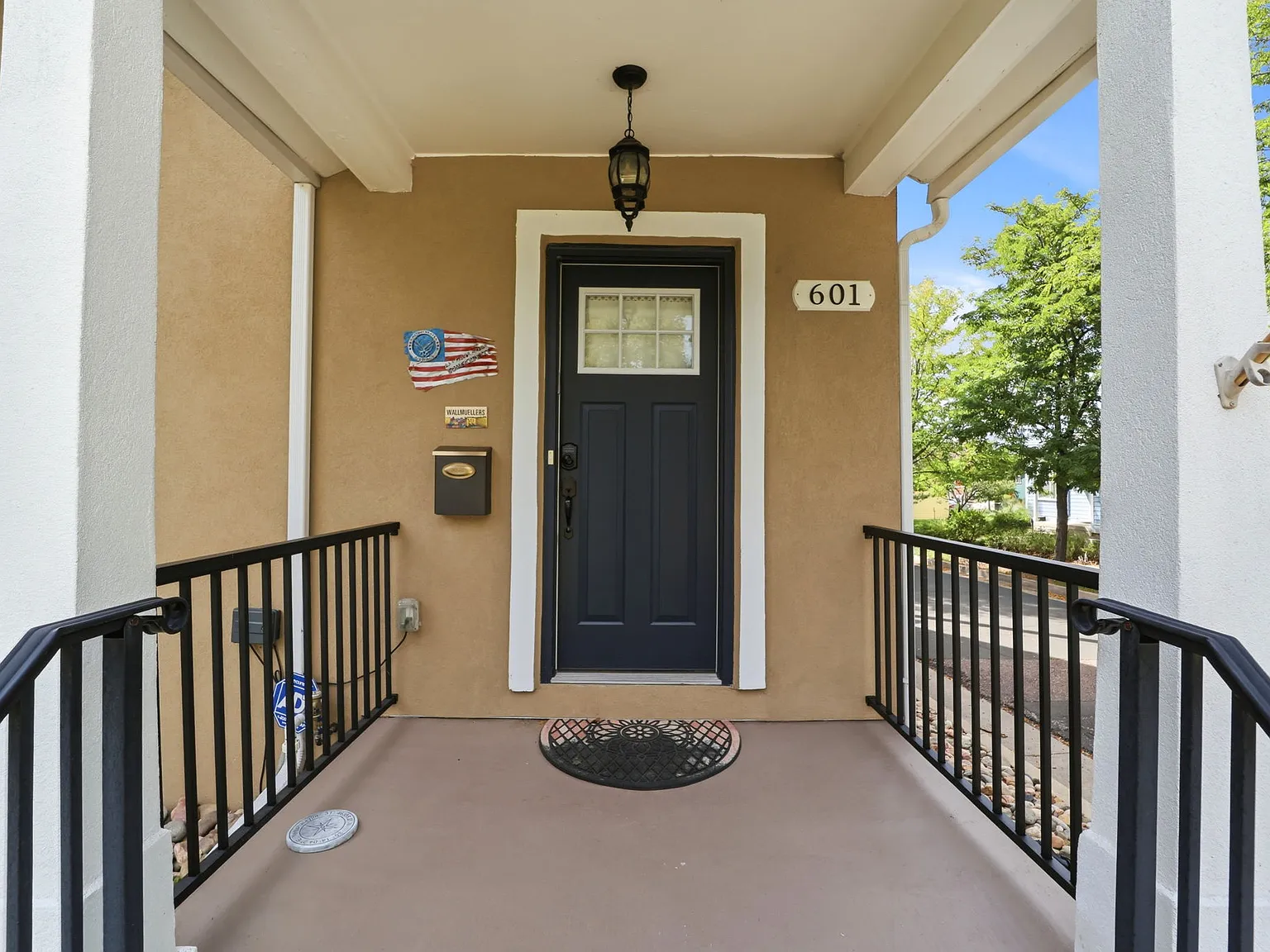 3 bed, 2.5 bath, 1826 sqft, $2,500 — Photo 2